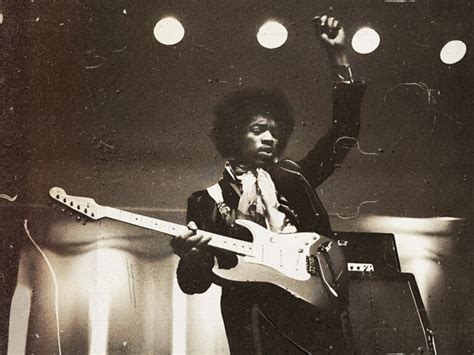 Could Jimi Hendrix Read Music: An Insight into a Maestro’s Multifaceted Journey